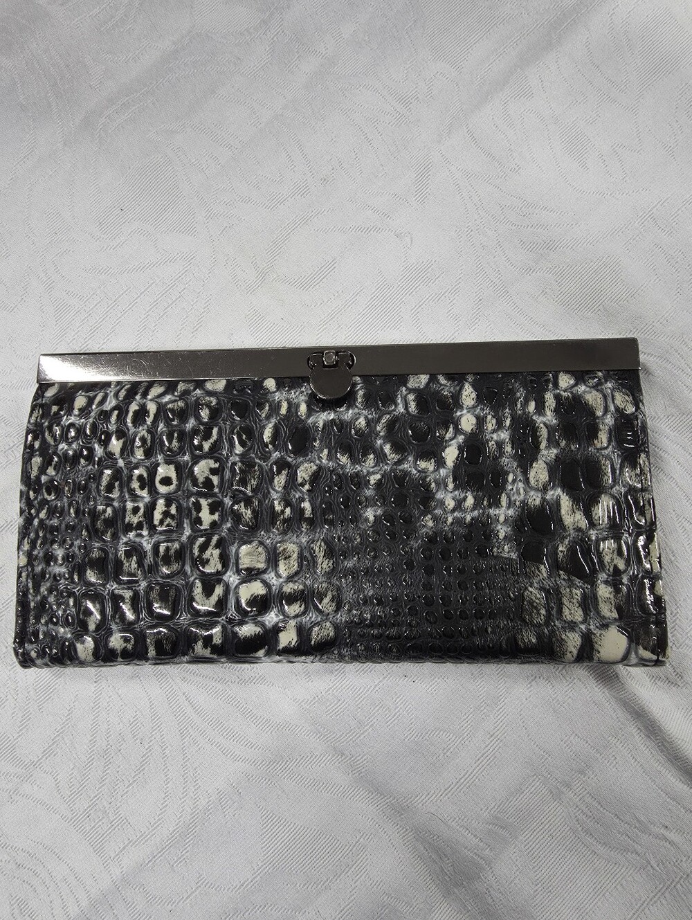 Retro Faux Croc Textured Metal Frame Long Clutch Wallet Organizer
